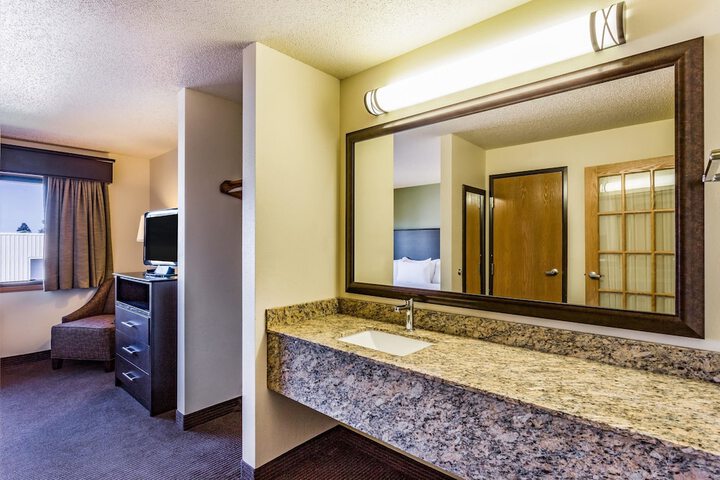 Room 12 of 25