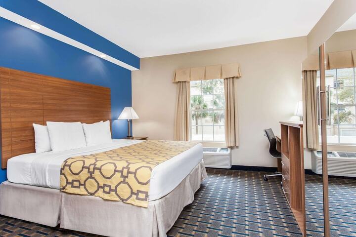 Room 11 of 20