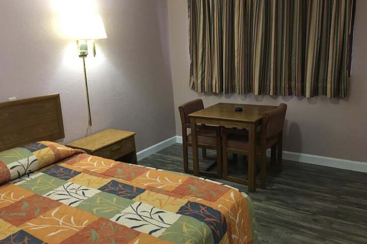 Room 7 of 18