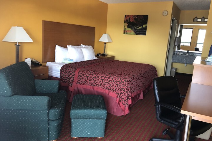 Days Inn by Wyndham Franklin
