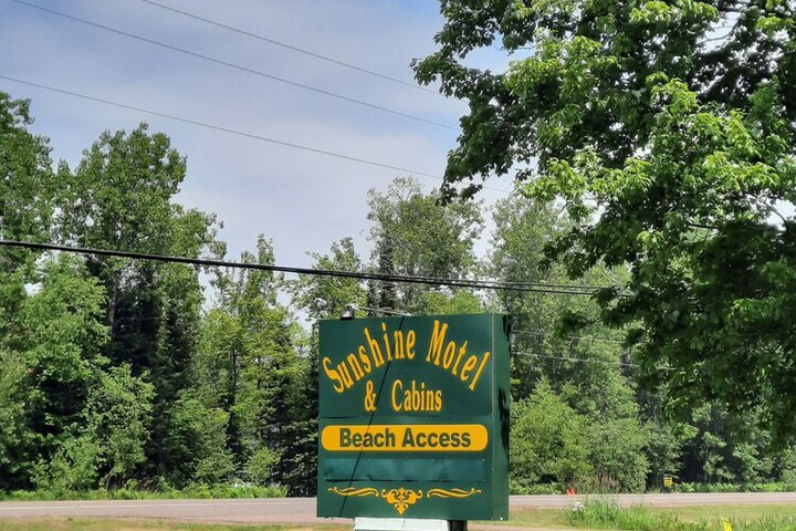 Sunshine Motel and Cabins