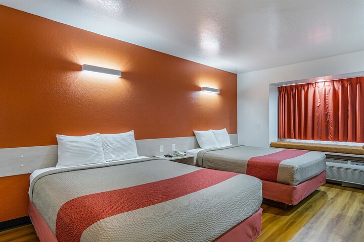 Room 25 of 29