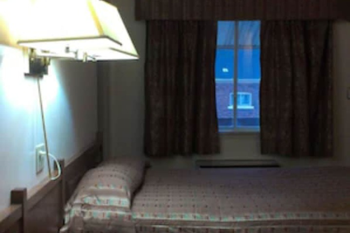 Room 32 of 64