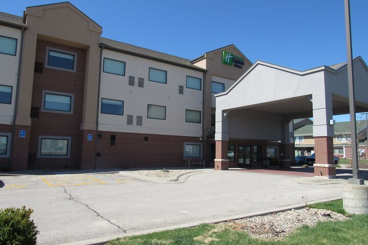 Hotel 2 of 77