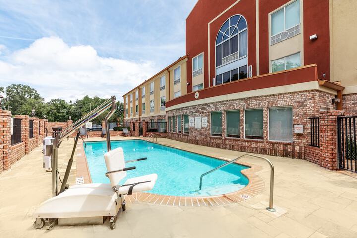 Pool 4 of 34