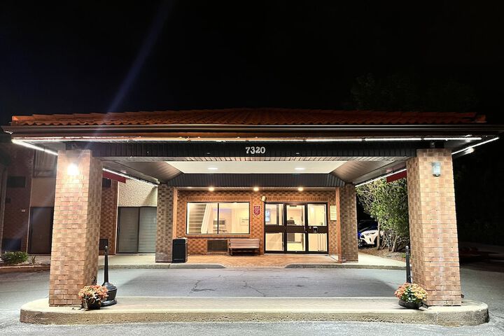 Hotel 2 of 71