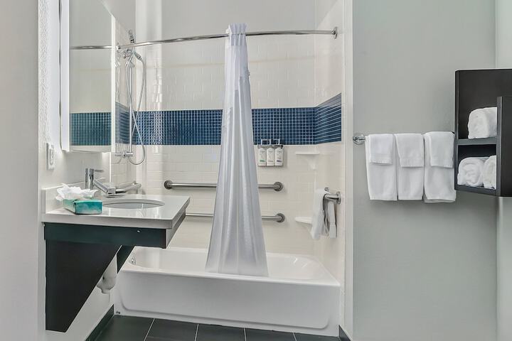 Staybridge Suites University Area by IHG