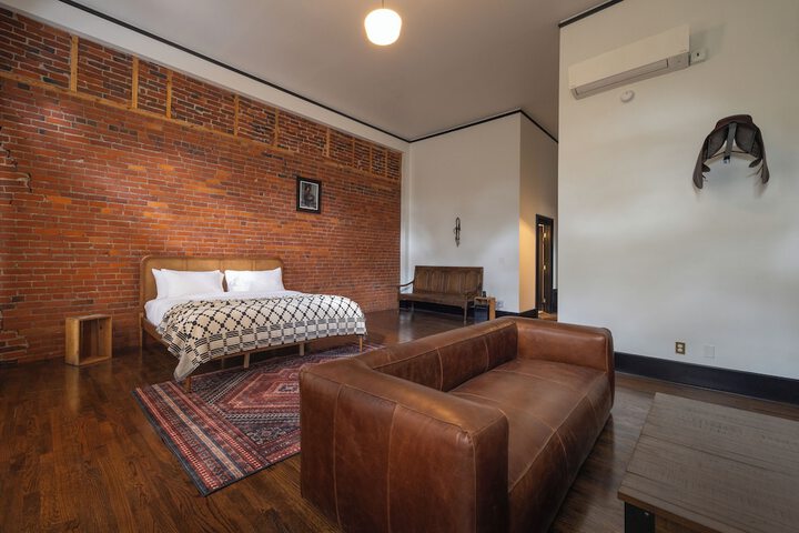 Room 18 of 47