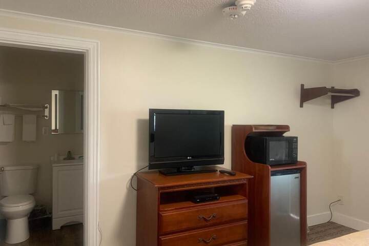 Room 2 of 8