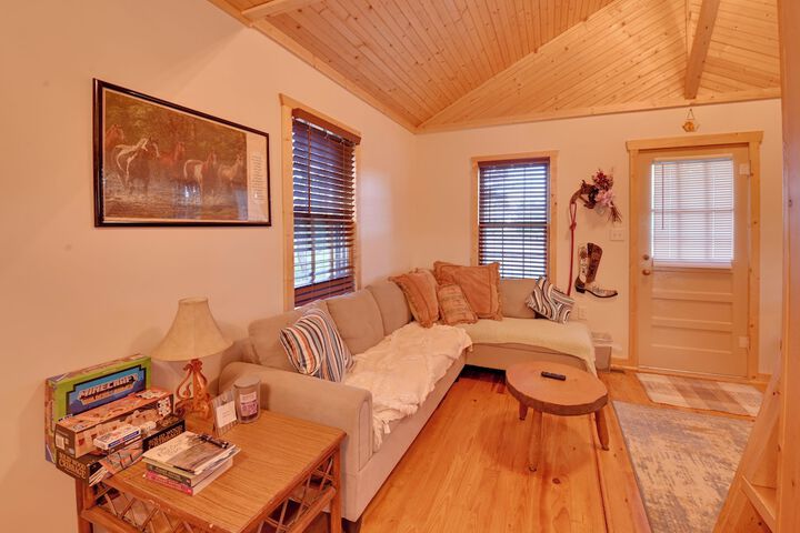 Cozy Beattyville Cabin w / Fire Pit