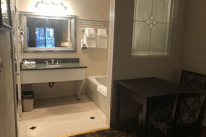 Room 12 of 27