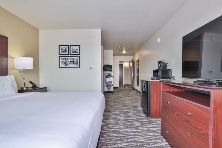 Cobblestone Hotel & Suites - Rhinelander