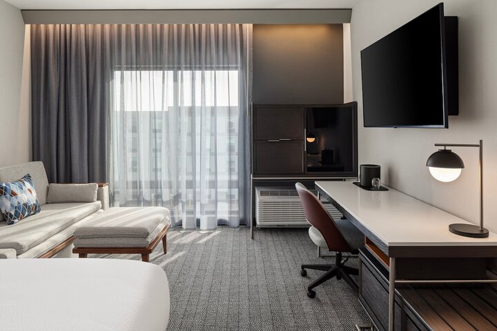 Room 10 of 22