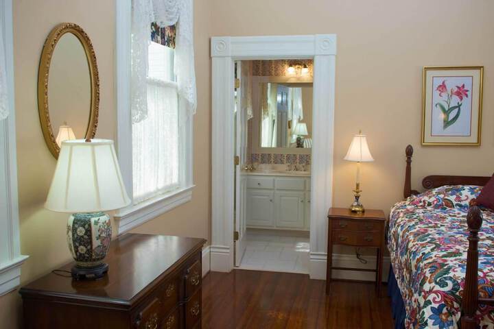 Lookaway Inn