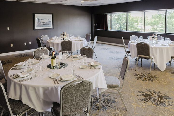 Ballroom/Hall 119 of 122
