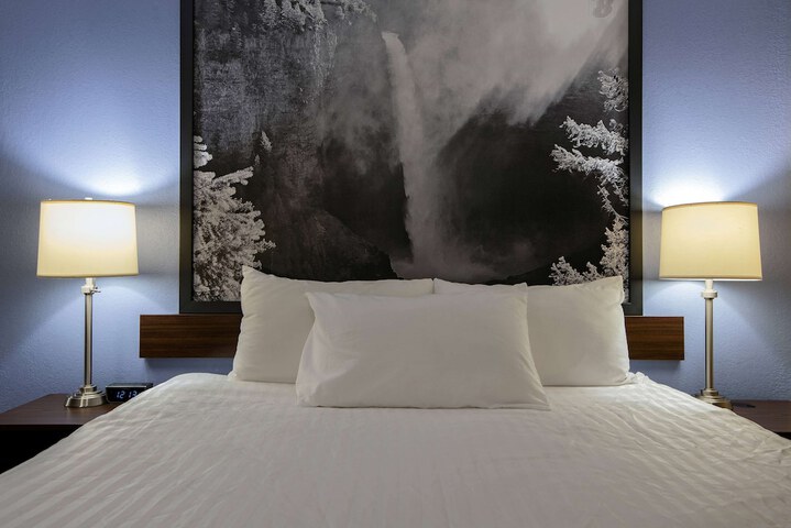 Room 25 of 68