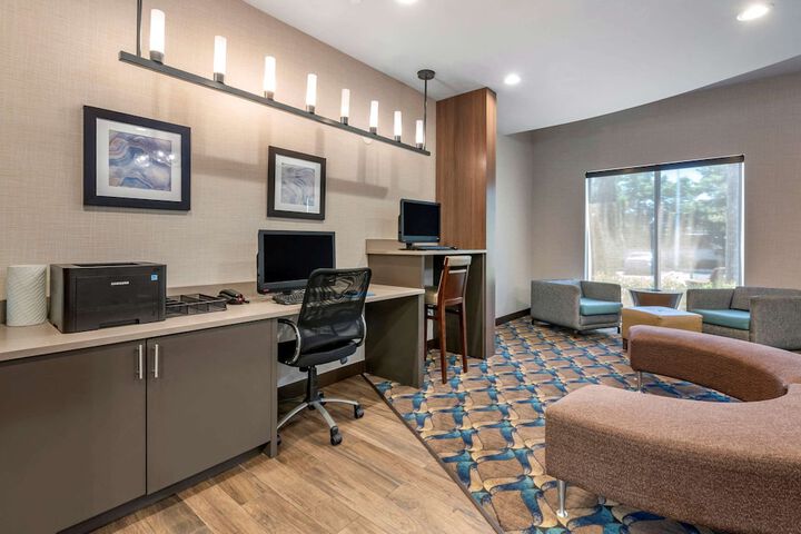 Comfort Suites Fort Lauderdale Airport & Cruise Port