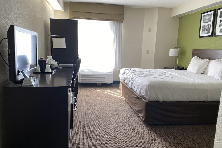 Room 51 of 76