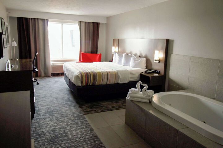 Country Inn & Suites by Radisson Council Bluffs, IA