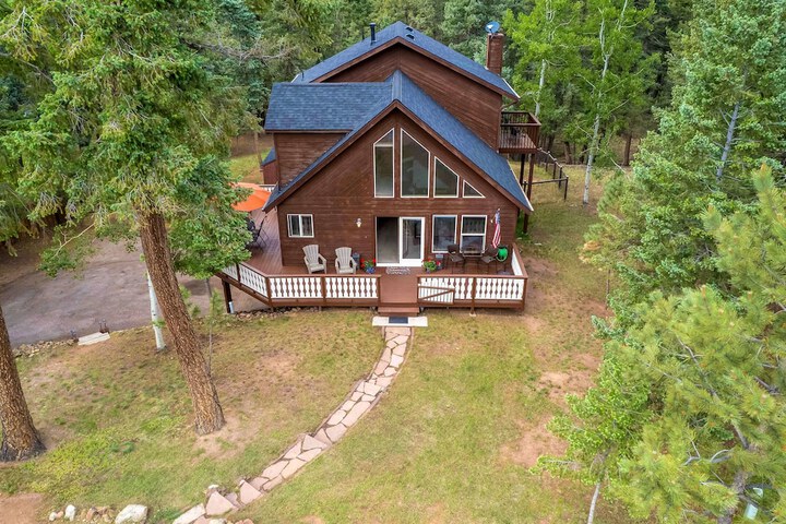 Woodland Park Chalet w / Deck Grill & Mtn Views!