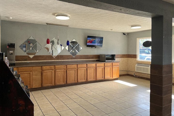 Studio 6 Suites Hurricane Wv