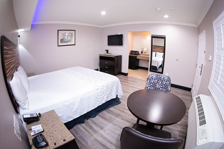 Room 10 of 37