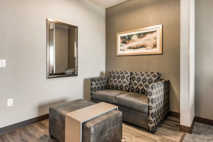 Holiday Inn & Suites Silicon Valley - Milpitas by IHG