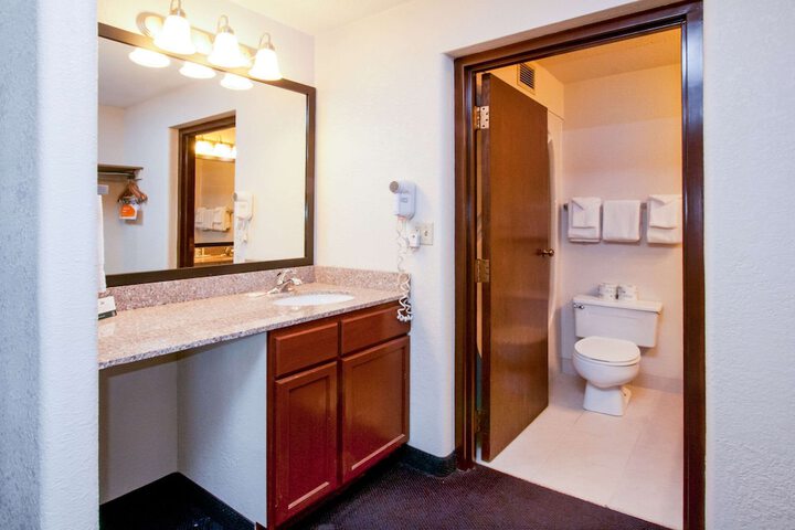 Room 16 of 25