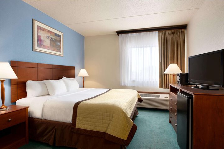 Room 10 of 25