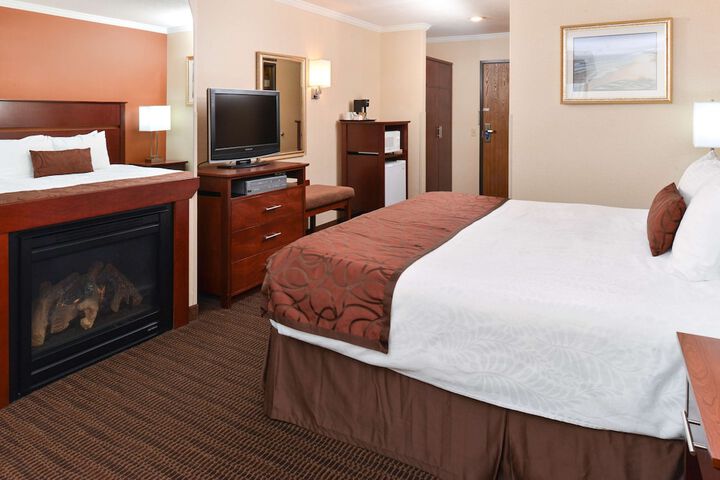 Best Western Plus Landmark Inn