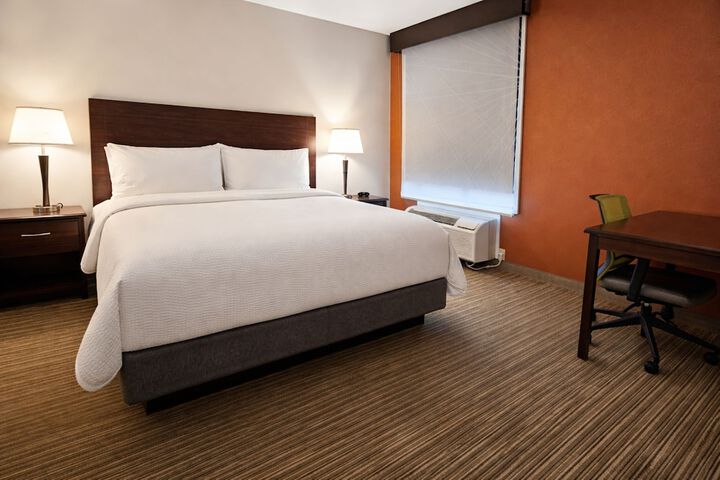 Holiday Inn Express & Suites Winner by IHG