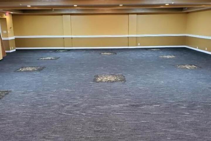 Ballroom/Hall 18 of 21