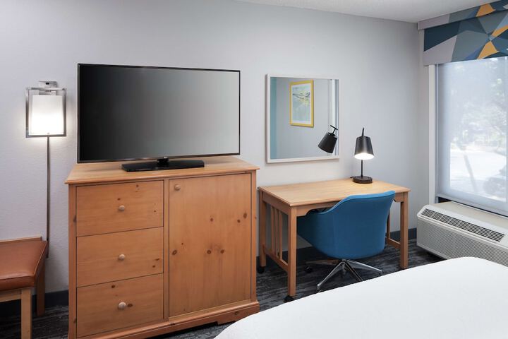 Room 18 of 28