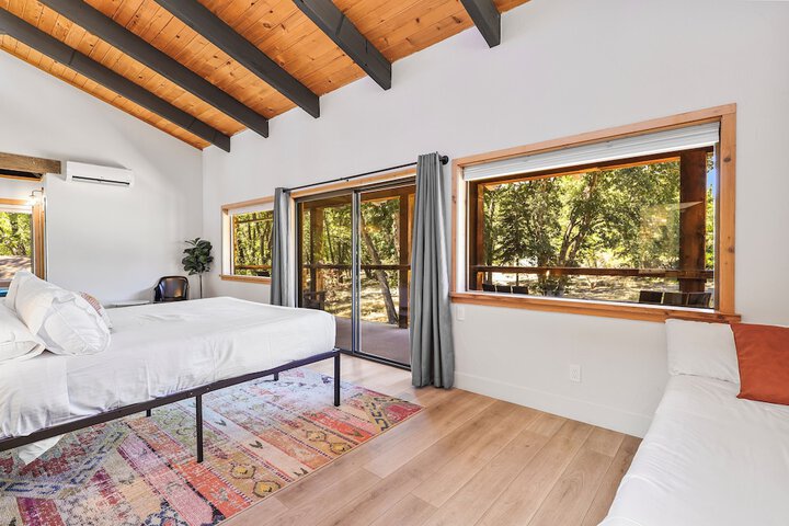 Basecamp Lodge