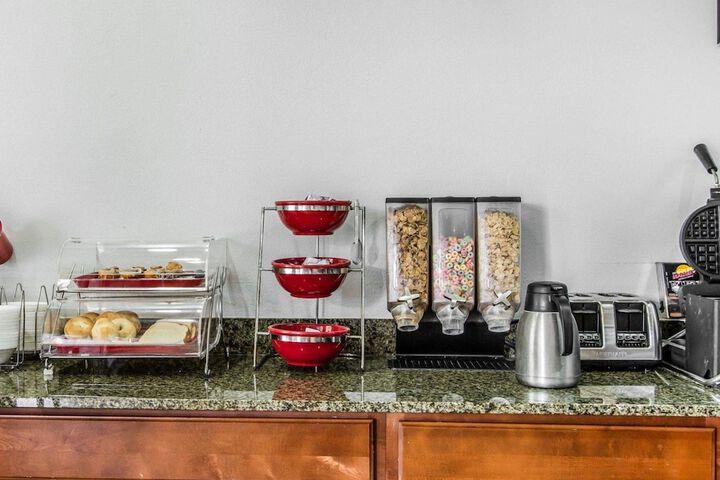 Breakfast/Coffee Service 22 of 25