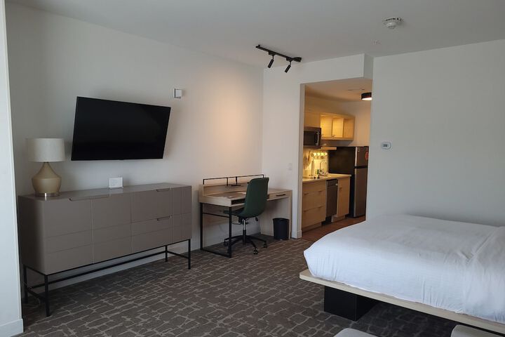 Room 27 of 33