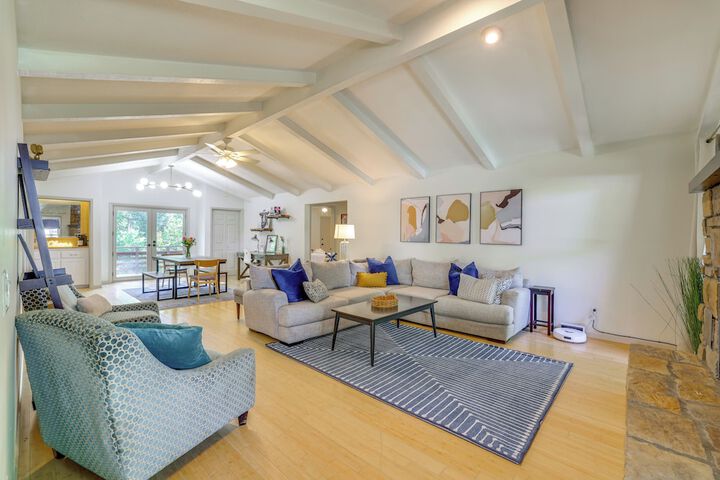 Home w / Trail Access & Fire Pit in Bella Vista!