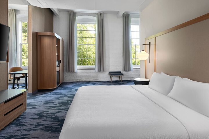 Room 33 of 82