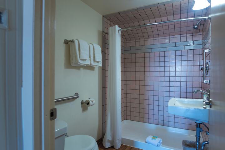 Room 34 of 80