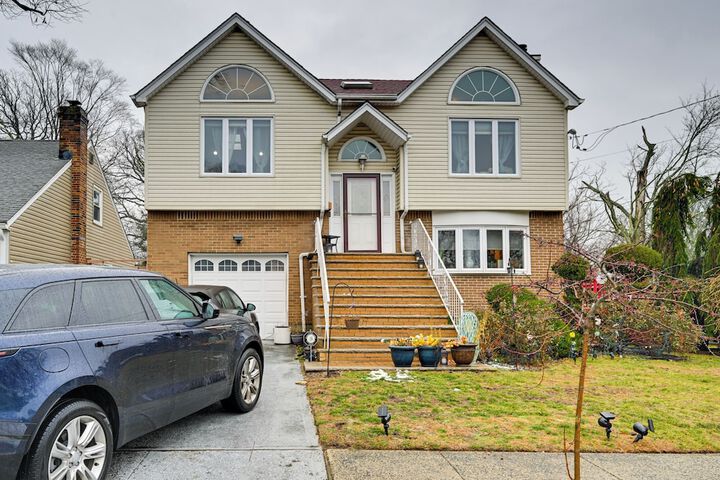 8 Mi to Long Beach: Cozy Apt w / Fenced Yard!