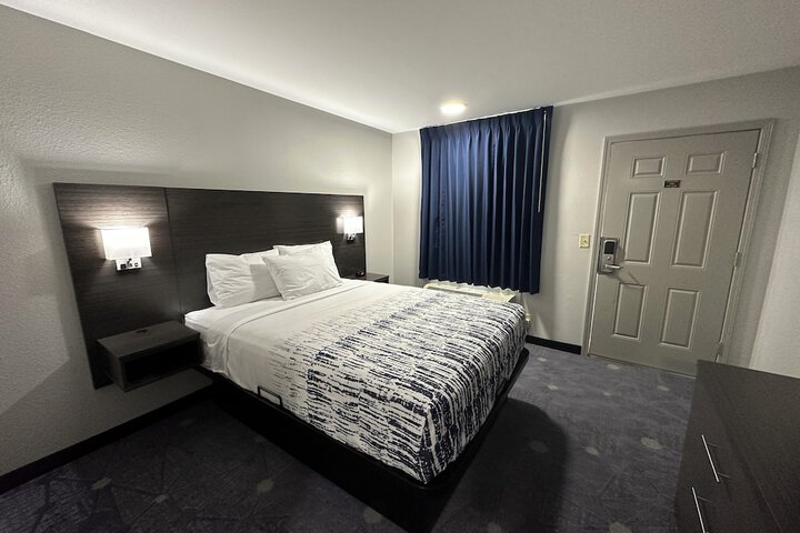 Room 13 of 23
