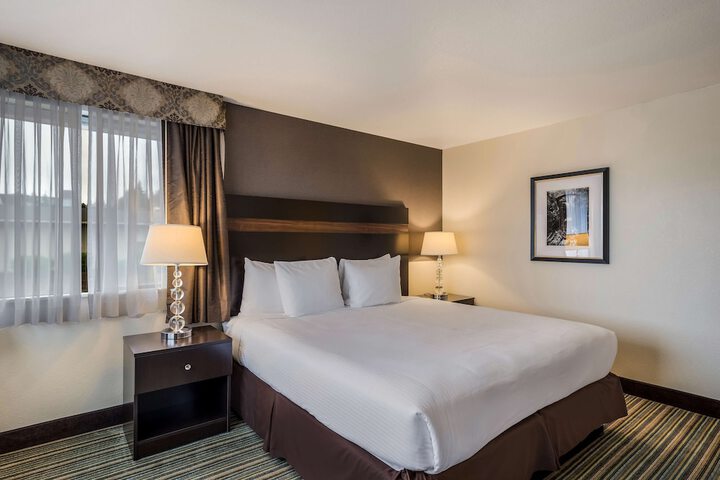 Room 32 of 40