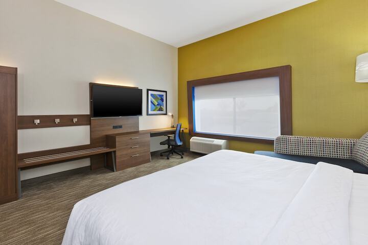 Holiday Inn Express & Suites Painesville - Concord by IHG