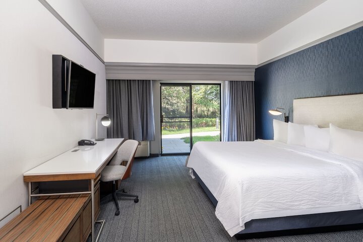 Room 16 of 40