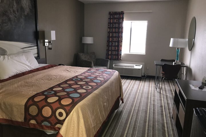 Room 27 of 39