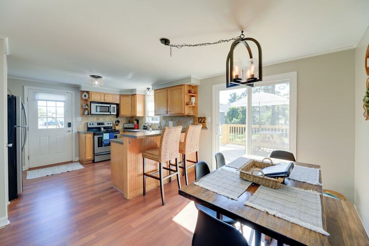 the Willowberry House With Deck & Grill!