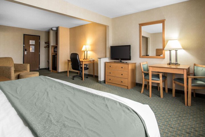 Room 25 of 32
