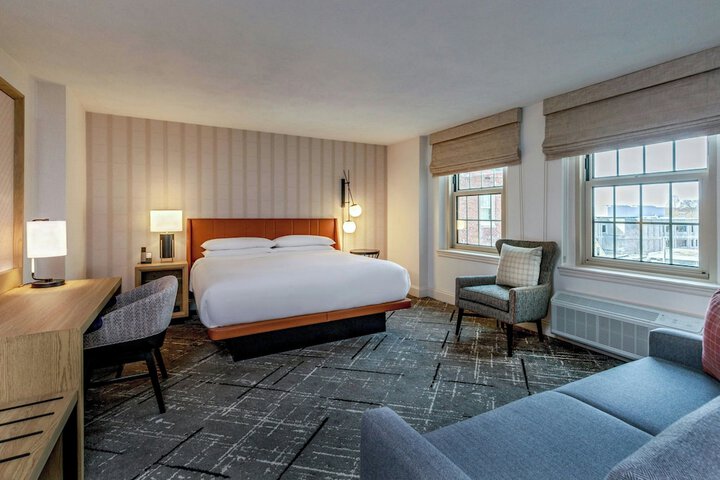 Sheraton Commander Hotel