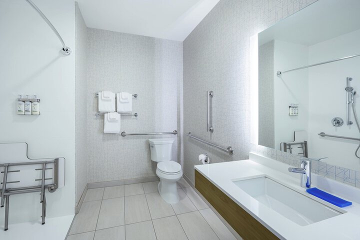 Holiday Inn Express & Suites Gilbert Mesa Gateway Airport by IHG