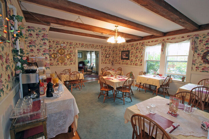 OLD RED INN AND COTTAGES